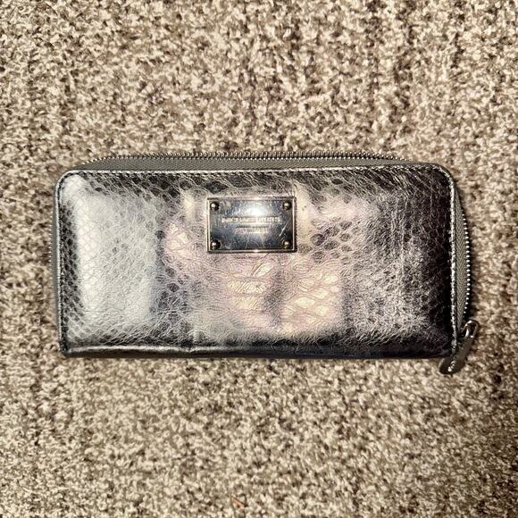 Michael Kors Pewter Snakeskin Leather Zip Around Clutch Wallet Silver - Picture 2 of 6